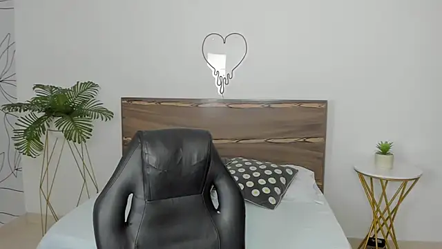 Snapshot of ivette_bocelly chatting on 12-11-24, 07:03 ivette bocelly online show from 12-11-24, 07:03