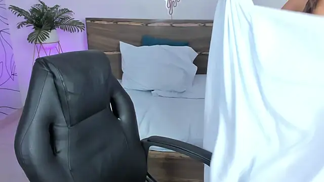 Snapshot of ivette_bocelly chatting on 01-02-25, 10:22 ivette bocelly online show from 01-02-25, 10:22