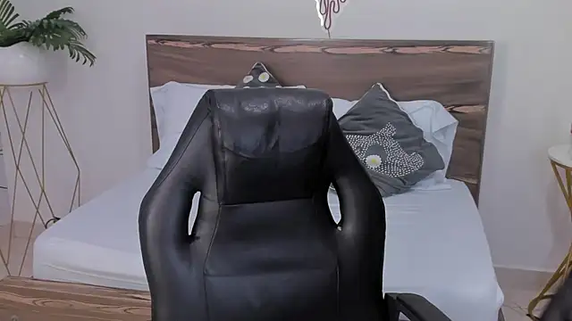 Snapshot of ivette_bocelly chatting on 02-21-25, 08:16 ivette bocelly online show from 02-21-25, 08:16