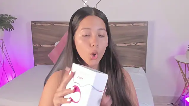 Snapshot of ivette_bocelly chatting on 03-04-25, 07:43 ivette bocelly online show from 03-04-25, 07:43