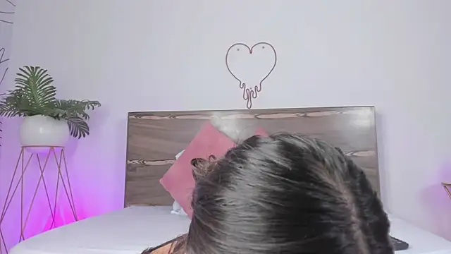 Snapshot of ivette_bocelly chatting on 03-04-25, 10:49 ivette bocelly online show from 03-04-25, 10:49