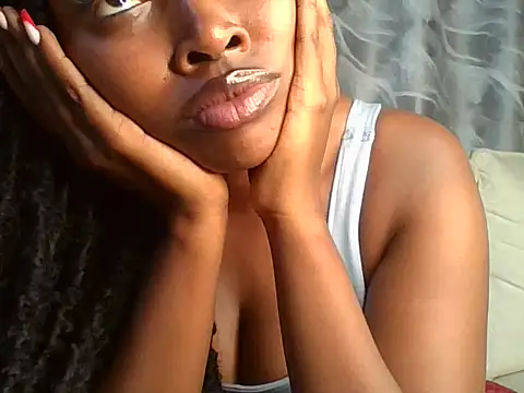 Snapshot of Chocolate_queen2 chatting on 12-20-24, 06:08 Chocolate queen2 online show from 12-20-24, 06:08