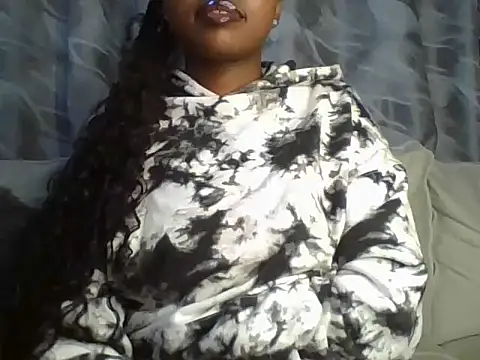 Snapshot of Chocolate_queen2 chatting on 12-29-24, 08:37 Chocolate queen2 online show from 12-29-24, 08:37