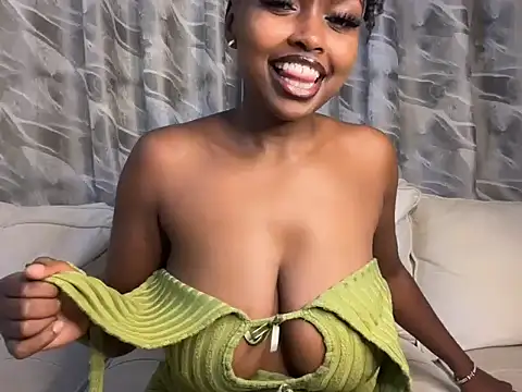 Snapshot of Chocolate_queen2 chatting on 11-04-25, 03:44 Chocolate queen2 online show from 11-04-25, 03:44