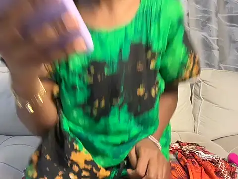 Snapshot of Chocolate_queen2 chatting on 11-24-25, 04:34 Chocolate queen2 online show from 11-24-25, 04:34