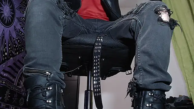 Dicaprioo  online show from 12-19-24, 12:45