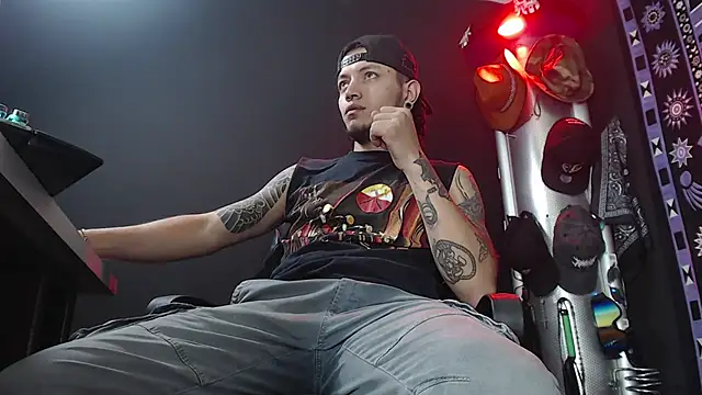 Dicaprioo  online show from 03-04-25, 08:16