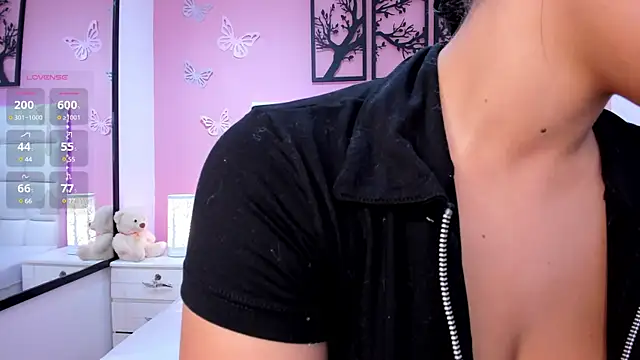 Snapshot of Emily_roux chatting on 01-10-25, 12:06 Emily roux online show from 01-10-25, 12:06