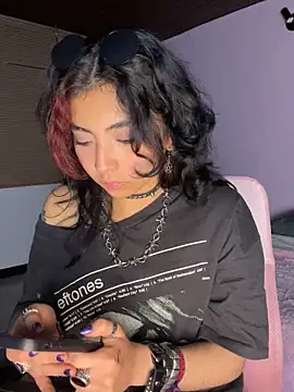 Snapshot of _Gothiccbitch_ chatting on 02-04-25, 06:25  Gothiccbitch  online show from 02-04-25, 06:25