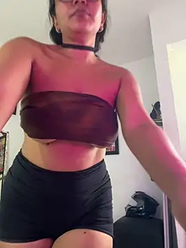 Snapshot of Rachell__420 chatting on 10-23-25, 05:33 Rachell 420 online show from 10-23-25, 05:33