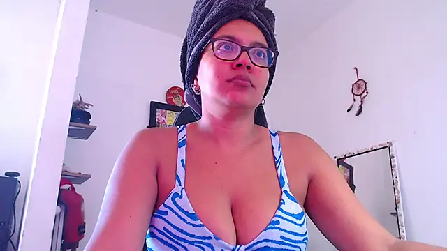 Snapshot of Rachell__420 chatting on 11-22-25, 01:32 Rachell 420 online show from 11-22-25, 01:32