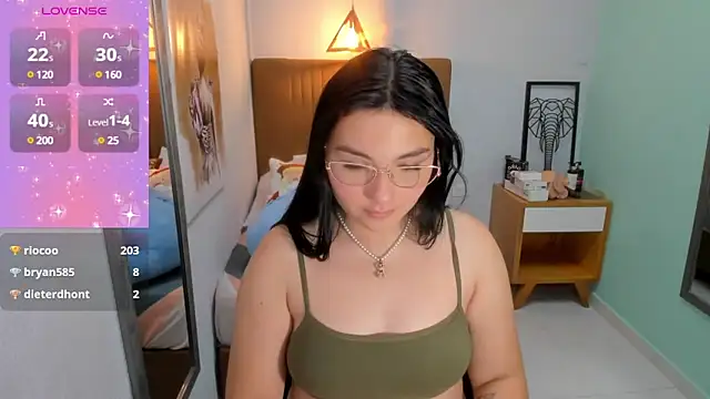 Snapshot of delilaquinn chatting on 12-27-24, 01:11 delilaquinn online show from 12-27-24, 01:11