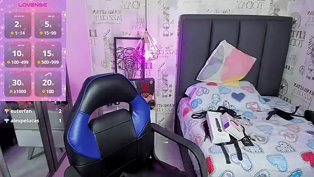 Snapshot of delilaquinn chatting on 02-15-25, 07:06 delilaquinn online show from 02-15-25, 07:06