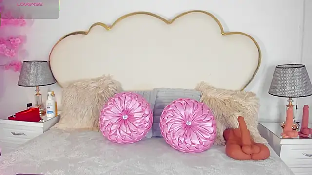 CahitlinBell online show from 10-21-25, 05:41