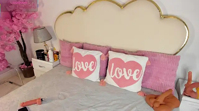 CahitlinBell online show from 11-26-25, 05:30