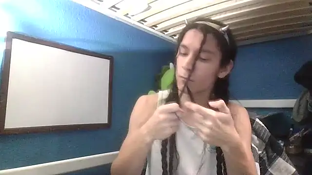 Snapshot of Flappywig chatting on 01-19-25, 12:38 Flappywig online show from 01-19-25, 12:38