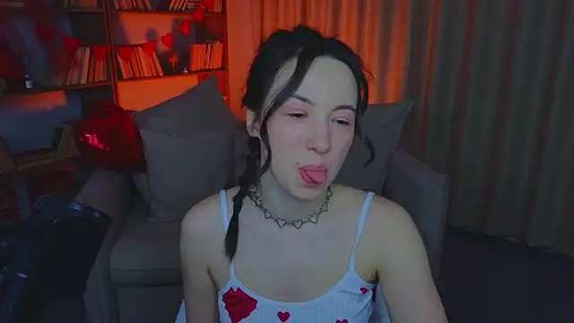 Hayle Hill online show from 02-15-26, 07:51