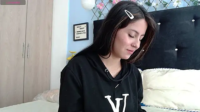 Snapshot of evatits_1 chatting on 02-10-26, 02:10 evatits 1 online show from 02-10-26, 02:10