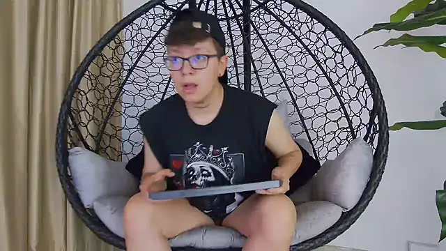 alex noa online show from 10-28-25, 07:16