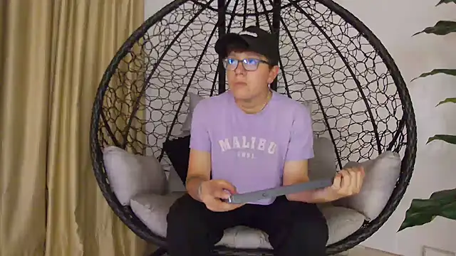 alex noa online show from 11-11-25, 07:25