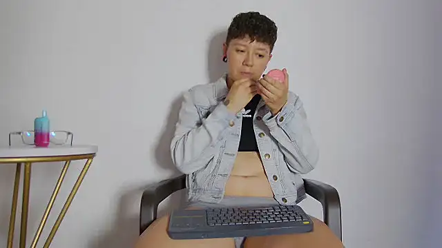 alex noa online show from 11-25-25, 07:25