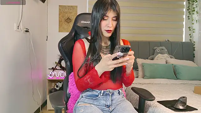 Snapshot of _thaeltaylor chatting on 10-30-25, 08:53  thaeltaylor online show from 10-30-25, 08:53