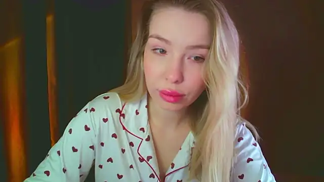 Snapshot of mia_raspberrie chatting on 12-18-24, 03:15 mia raspberrie online show from 12-18-24, 03:15