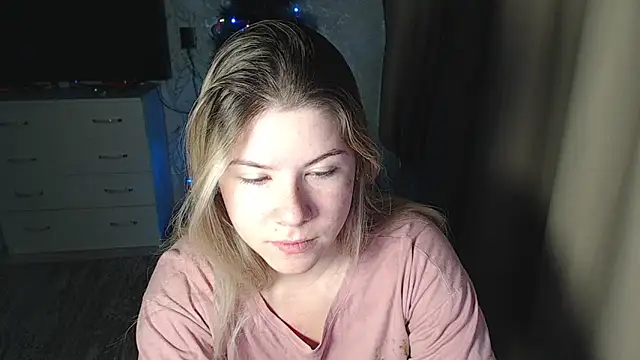 Snapshot of MelissaXKinky chatting on 12-23-24, 05:32 MelissaXKinky online show from 12-23-24, 05:32