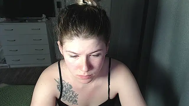Snapshot of MelissaXKinky chatting on 03-22-25, 04:58 MelissaXKinky online show from 03-22-25, 04:58