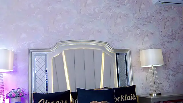 Snapshot of Issadorra chatting on 12-20-24, 10:27 Issadorra online show from 12-20-24, 10:27