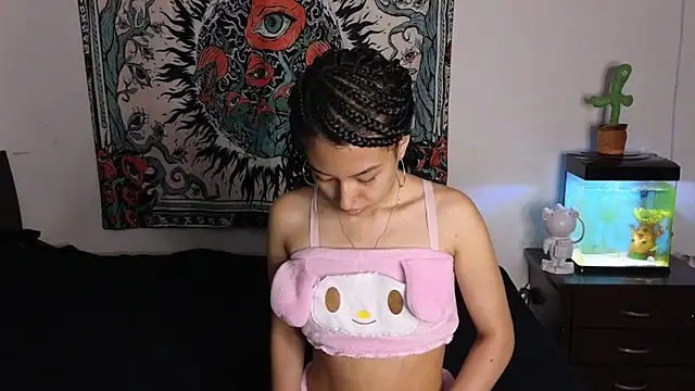 Snapshot of tony_and_sophia chatting on 02-16-26, 11:06 tony and sophia online show from 02-16-26, 11:06