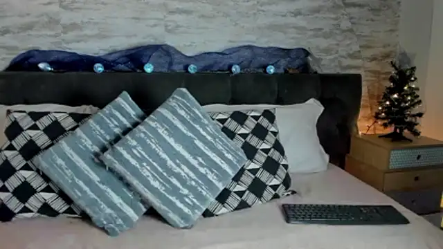 Anneth  M online show from 12-18-25, 07:53