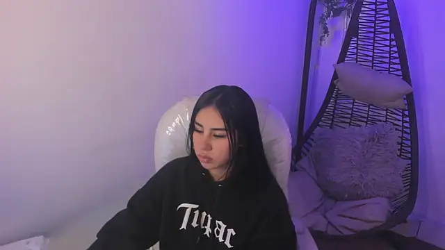 Chanttall  online show from 11-22-25, 05:39