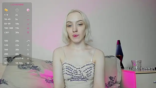 Snapshot of cheryl_mason chatting on 12-24-24, 01:06 cheryl mason online show from 12-24-24, 01:06