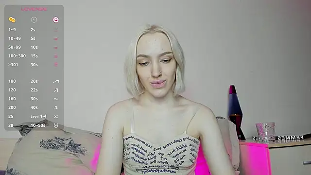 Snapshot of cheryl_mason chatting on 12-24-24, 04:11 cheryl mason online show from 12-24-24, 04:11