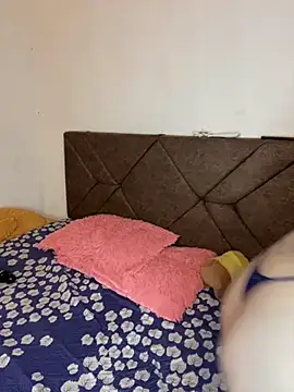 Snapshot of Sofia_Queen17 chatting on 09-24-25, 10:51 Sofia Queen17 online show from 09-24-25, 10:51