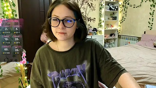 Snapshot of lily_noris chatting on 12-14-24, 01:17 lily noris online show from 12-14-24, 01:17