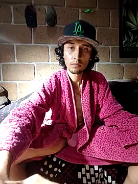 Pitudo20cmm online show from 09-18-25, 06:37