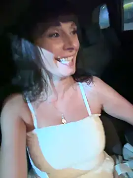 Snapshot of therealbeverlycious chatting on 12-23-24, 08:14 therealbeverlycious online show from 12-23-24, 08:14