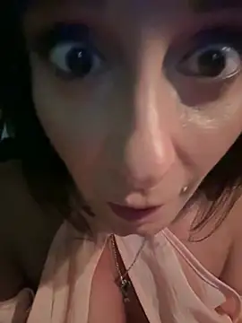 Snapshot of therealbeverlycious chatting on 12-28-24, 08:47 therealbeverlycious online show from 12-28-24, 08:47