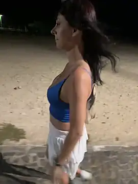 Snapshot of therealbeverlycious chatting on 12-29-24, 08:37 therealbeverlycious online show from 12-29-24, 08:37