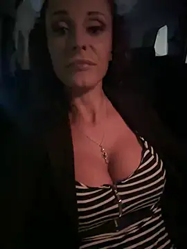 Snapshot of therealbeverlycious chatting on 01-08-25, 09:12 therealbeverlycious online show from 01-08-25, 09:12