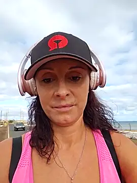 Snapshot of therealbeverlycious chatting on 03-11-25, 05:46 therealbeverlycious online show from 03-11-25, 05:46