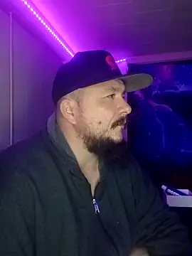 Snapshot of Spunonymous chatting on 12-25-24, 02:25 Spunonymous online show from 12-25-24, 02:25