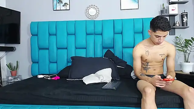 Leon hot X online show from 02-01-25, 09:08