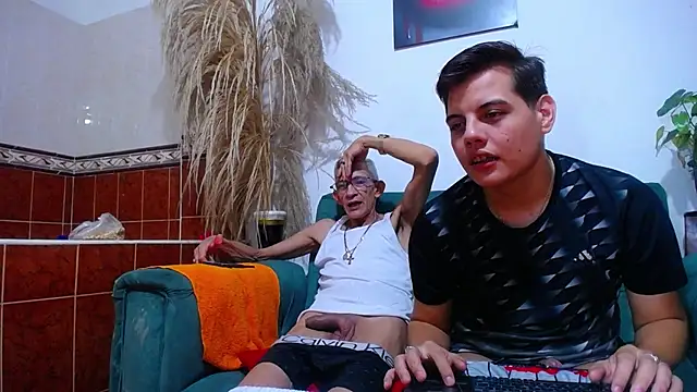 Leon hot X online show from 02-06-25, 10:43