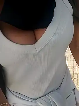 LaraReinaDelSol online show from 12-20-24, 11:00