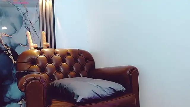 khiara moretti online show from 10-21-25, 11:11