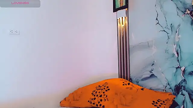 khiara moretti online show from 11-14-25, 11:20