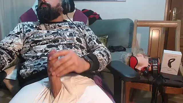 Snapshot of master4subslut chatting on 11-09-25, 09:18 master4subslut online show from 11-09-25, 09:18